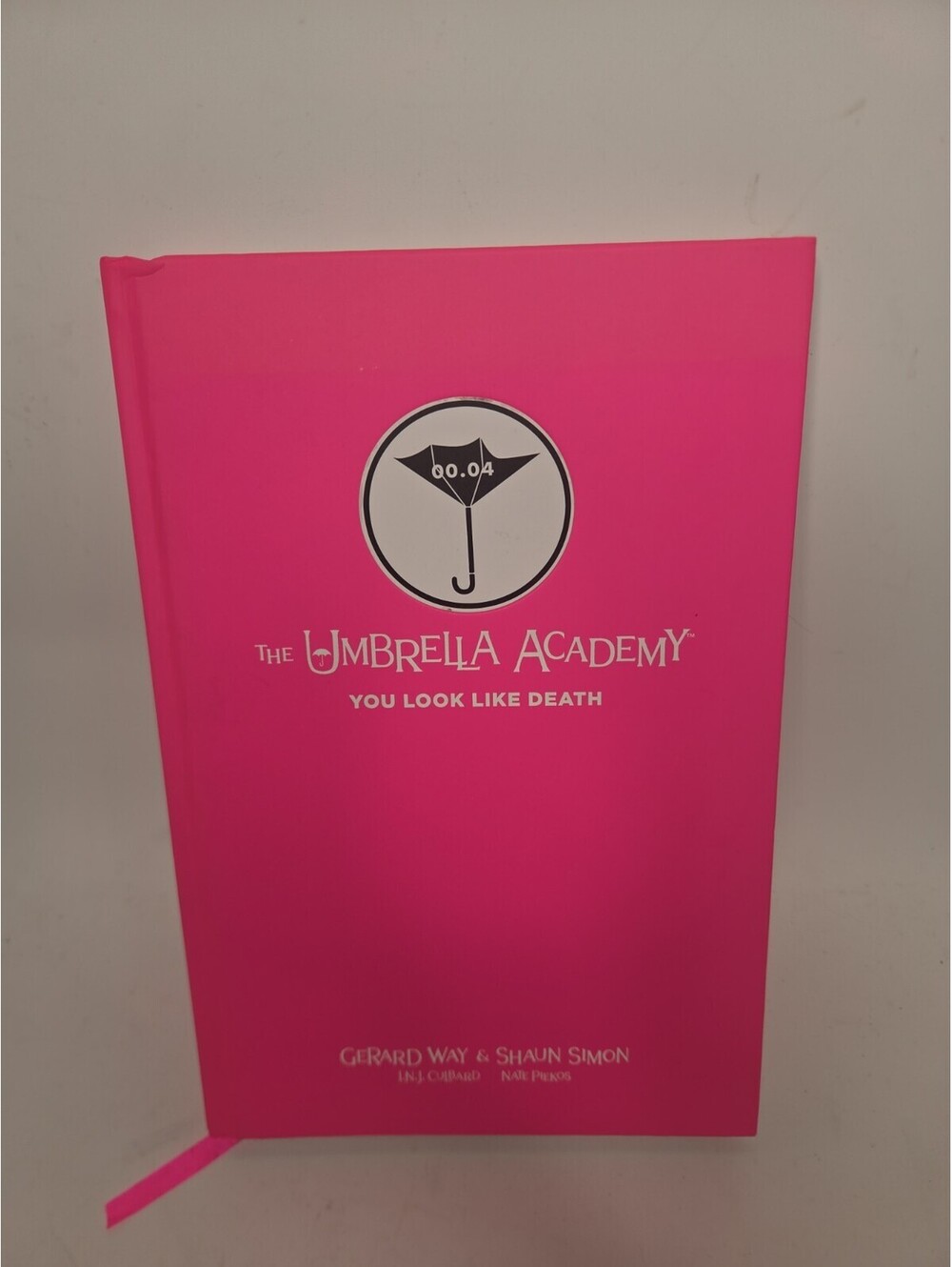 Tales from the Umbrella Academy: You Look Like Death Library Edition, Simon, Sha